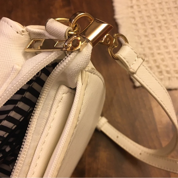 White crossbody purse - Picture 7 of 11
